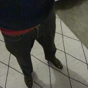 Jeans - Tjena! Säljer dessa riktigt feta VAILENT jeans som jag köpte på Carling för 700kr. Byxorna sälj eftersom de aldrig används. Skicket på byxorna är 9,5/10. De är i loose fit. Vid frågor och funderingar är det bara att fråga på. 180cm lång.