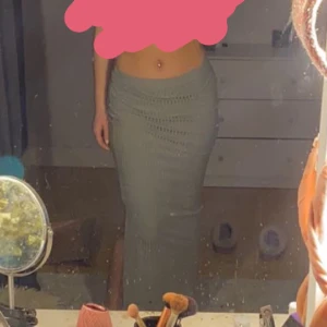 Grön lång kjol - Säljer denna då jag inte för den till användning. 💕