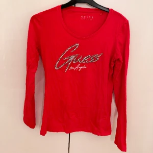 Guess långärmad - Använd 1 gång, långärmad bomullstshirt❤️