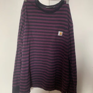 Carhartt tröja - Snygg carhartt tröja i storlek L i bra kvalitet.  Vid fler bilder, frågor eller mått skriv privat🥰 