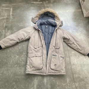 Vinterjacka - Vinterjacka Märke: Helly Hansen Storlek: M Avtagbar luva