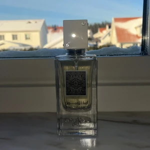 Lattafa ana abiyedh parfym - Unisex parfym, klon på populära och dyra Xerjoff Erba Pura. Luktar som en blandning av frukter och passar perfekt till sommaren! Säljer då jag inte har användning av den. Pris 169kr, Box finns!