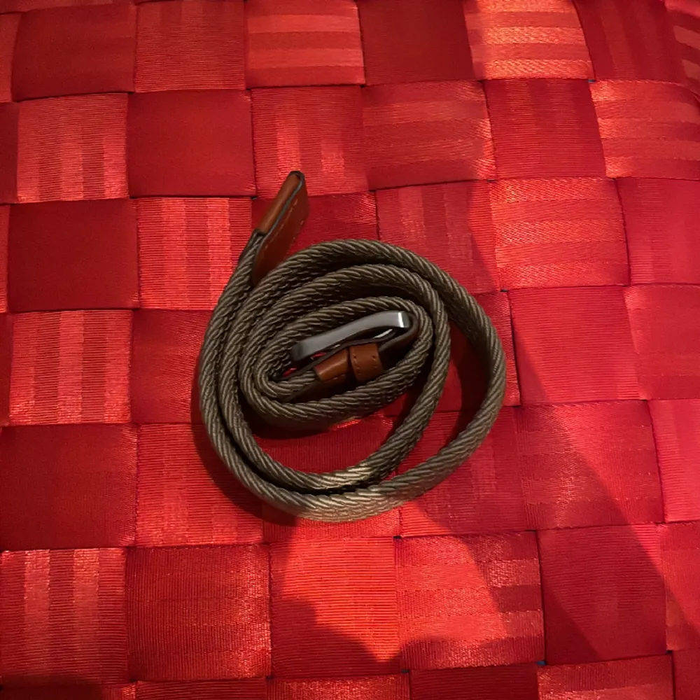 Säljer detta Jack and Jones skärp för 80kr Längd:80cm. Muu.