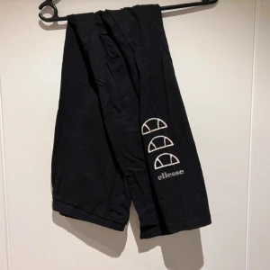 Sköna leggings - Fr Ellesse Stl 38 med långa ben Fint skick