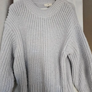 Stickad tröja  - Superfin stickad i vårig färg❤️ Använd 3 gånger, fint skick!