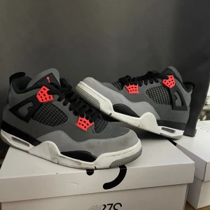 Air Jordan  - Använda få gånger , dock i fin skick fortfarande 