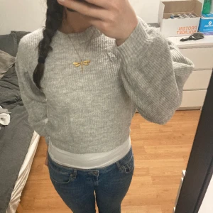 Stickad tröja  - Stickad tröja i barn storlek 142-156. Tryck på köp nu om du vill köpa eller om du har några frågor kontakta gärna 💗