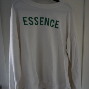 Tröja  - Tröja från Lager157 storlek M. Färgen är mer crémevit  