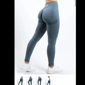 Träningstights Peach - Från peach i storlek S! Älskar men har många av dem, sitter så skönt på kroppen & formar väldigt väldigt fint! ❤️‍🔥🤌🏽Nypris 599kr, dessa är i superfint skick! 