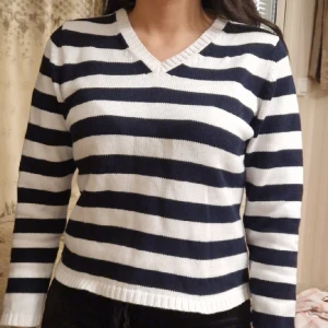 Randig tröja - Randig tröja från brookshire, svart och vit använt sparsamt. S men känns mer xs