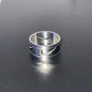 Nike ring  - Nike ring i rostfritt stål, diameter: 20mm 