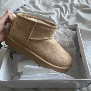 Uggs from Bohoo  - Aldrig använda, endast testade en gång. Köparen står för frakten. 