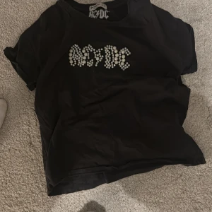 Acdc  - Storlek s kanppt använd 