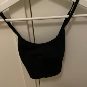 Tränings bh - Tränings bh, svart, med korsad rygg🩷