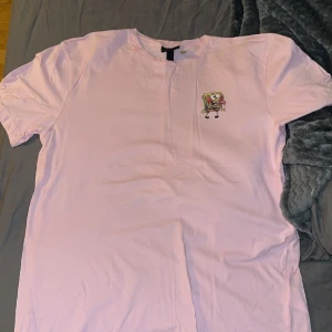 T shirt  - Säljer denna t shirt. Storlek M 