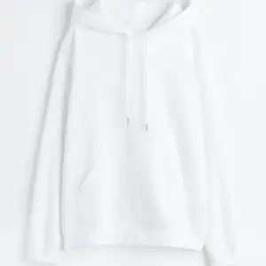 En jätte fin och skön hoodie från hm💕 Den är lite stor i storlek så skulle säga att den sitter som en S. Jag har inte använt den så mycket så den är i fint skick. Kontakta gärna mig om du vill ha fler bilder eller har någon fråga🩷