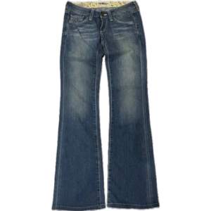 Lågmidjade bootcut jeans i storlek 34💗