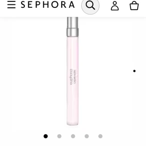 Calvin klein perfym  - Helt ny! Oanvänd i jätte bra skick! Säljer för halva priset! Köpt från sephora hemsidan. Priset kan diskuteras vid snabb affär!