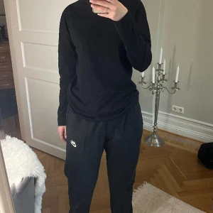 Nike mjukisbyxor - Supersköna mjukisbyxor från Nike. Knappt använda🫶🏻