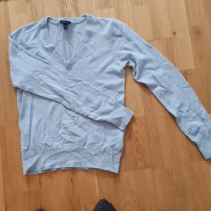 Ganttröja - Ganttröja i nyskick.100% ull Ljusblå