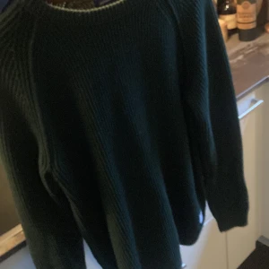 Stickad tröja  - Säljer denna tröjan från Jack and Jones,10/10 o inte använd alls mycket. Säljer till ett billigt pris för vill bara bort med den 