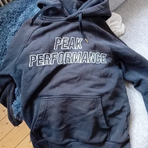 Peak performance - gammal peak performance tröja storlek M knappt använd