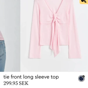 Rosa topp  - Säljer min osnvända populära rosa topp från Gina tricot 💕💗 den är så vacker men är obekväm i den tyvärr💗  Inköptes för 299kr  Säljer för 150kr + frakt  Storlek M