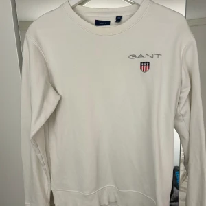 Gant tröja  - Storlek 176 motsvarar XS  Inhandlad på KidsBrandStore  Denne använd men har mer att ge! 