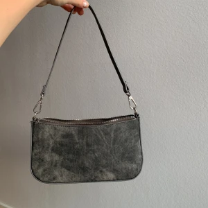 Handväska grå - Helt my handväska. Grå utvättad färg. Aldrig använd. Inga fläckar, med fickor på insidan 