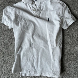 Ralph lauren piké - Säljer min Ralph lauren piké. Bra skick inte använd så mycket. Storlek S. Tveka inte på att höra av er