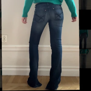 VINTAGE JEANS - Fint skick, har klippt där nere själv för mer bootcut fit❤️