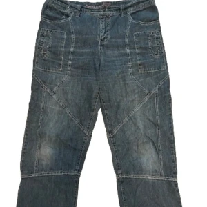 Baggy jeans  - Baggy byxor köpa second hand! Säljer pga inte min stil längre. Passar i längd på mig och är ca 176 cm.  Funkar superbra till exempelvis en ”drainer/skater” outfit! 