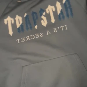 Trapstar dress - Använt en gång  Strl S Cond 9/10 Finns bättre bilder kom privat Pris:bud 