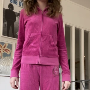 Vintage Juicy💗 - Rosa vintage juicy! I superbra skick❤️❤️ pris kan diskuteras vid snabbäffär💕 man kan köpa en del enskilt!!