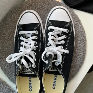 Helt nya, knappt använda, köpte dem men tyckte inte jag passa i dem, pris kan diskuteras om du vill köpa - Storlek 42