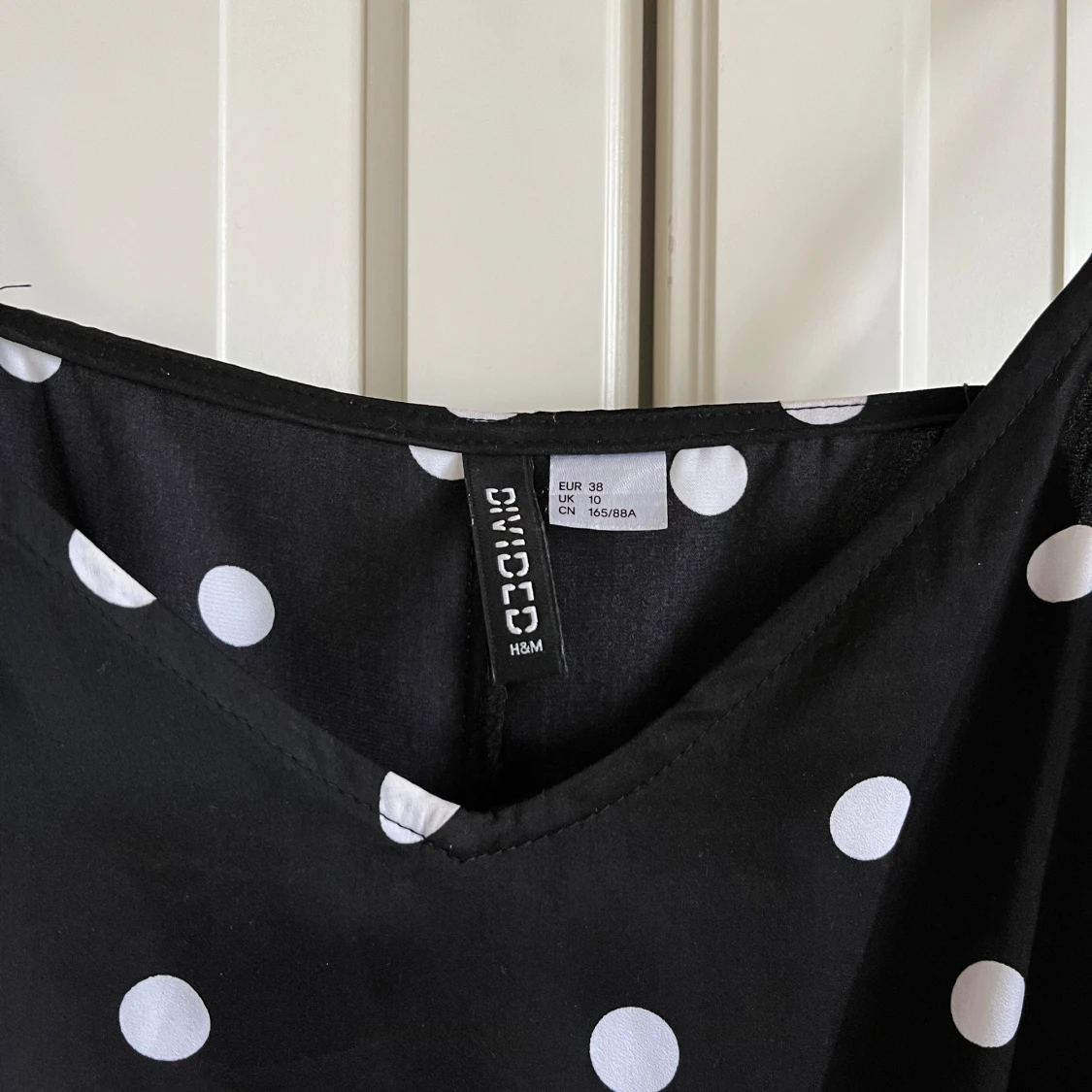 Lång prickig klänning  - 90