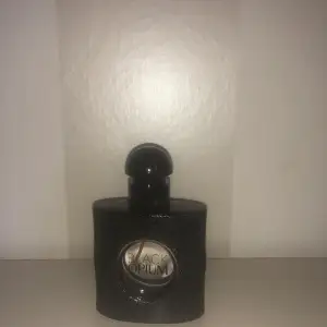 Tom jättefin viral parfym ifrån Yves Saint Laurent.