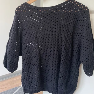 Stickad tröja - Ny skick, skriv vid frågor