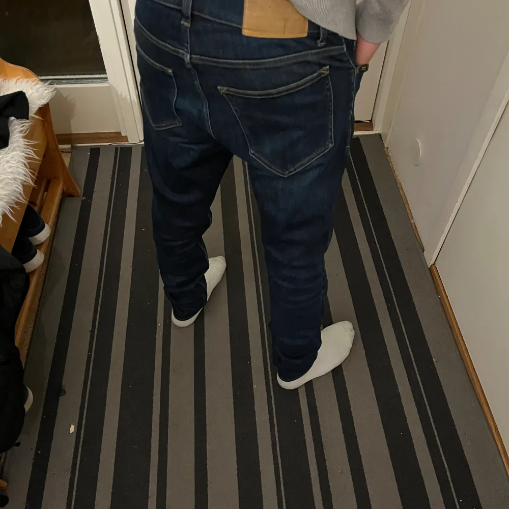 Riktigt snygga tiger of Sweden jeans i ett otroligt skick. Modellen på bilden är 180cm. Hör av er vid eventuella frågor. . Jeans & Byxor.