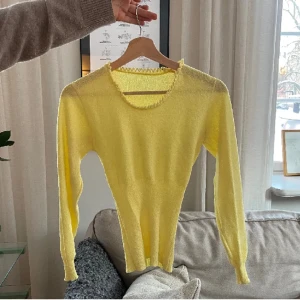 Så fin gul tröja - Så fin gul tröja perfekt till sommaren! Lånade bilder!