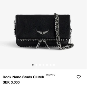 Zadig Voltaire väska - ”Rock Nano studs Clutch” väska från Zadig Voltaire. Den lilla kedjan som ska hänga ifrån väskan är tyvärr borta men annars är den i bra skick! Dustbag och ett annat axelband medföljer.💗💗
