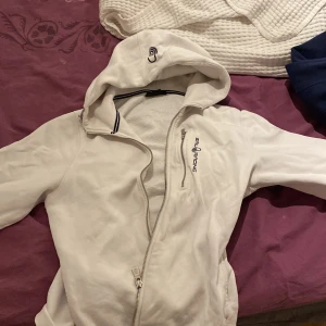 Sail racing - Inget fel på den inga håll skön tjock tröja säljer den fina tröja pågrund av den har blivit för liten på mig så hör av er om ni är intresserade 