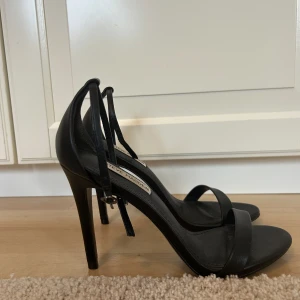 Steve Madden, Svarta klackar - Ett par klackar från Steve madden i storlek 38.