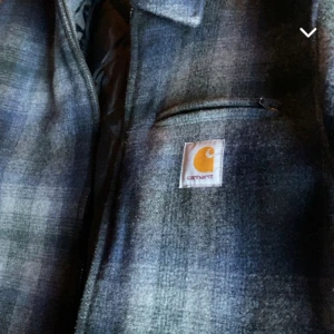 Carhartt Detroit jacket  - Säljer en carhartt jacka nypris 2700kr, mitt pris 700kr, jackan har använts men finns inga hål eller defekter på jackan. storlek M