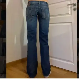 Så sjukt snygga miss sixty jeans. De två första bilderna är min kompis men det är typ samma jeans men de jag säljer har lite slitningar(ska vara där). Kom med prisförslag. 