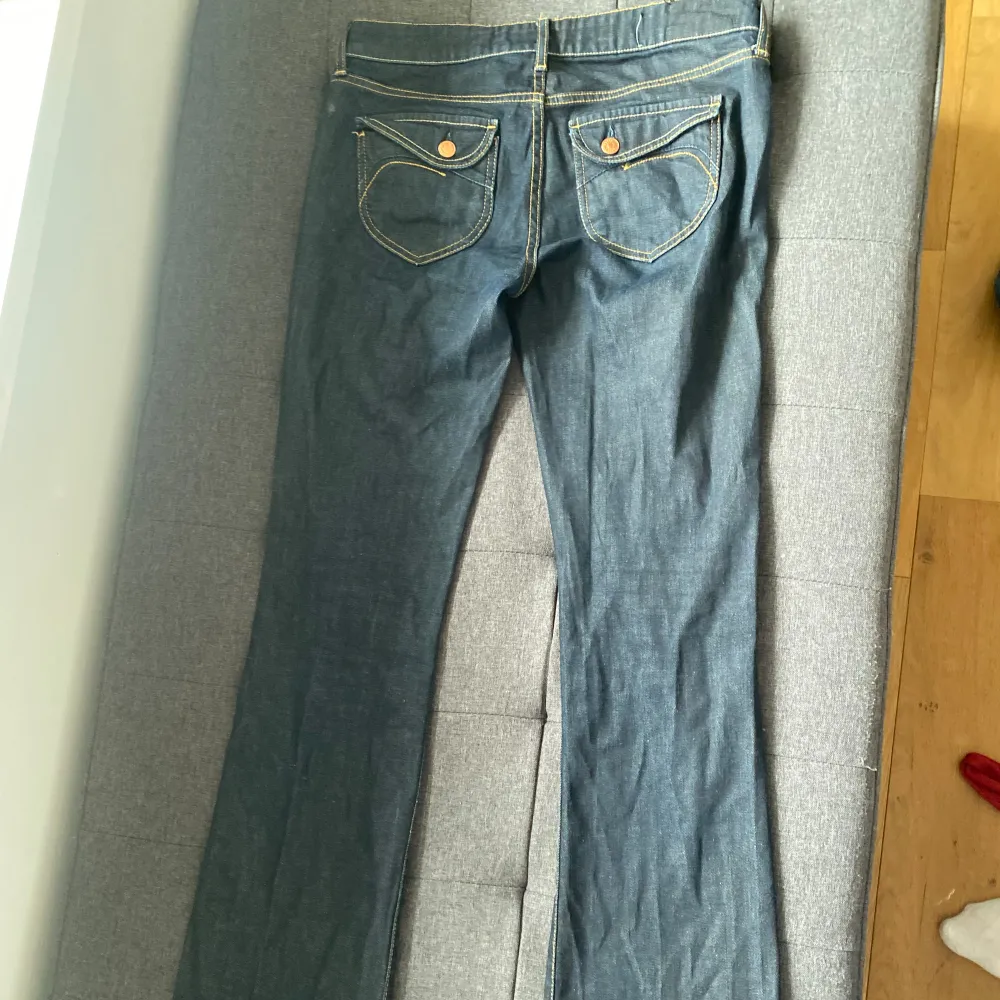 Såå sjukt snygga jeans. De har snygga fickor och detaljer. . Jeans & Byxor.