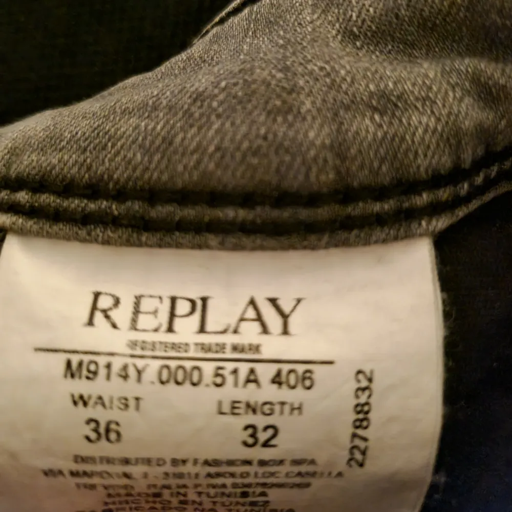 Säljer typ helt oanvända replay jeans då de är för stora för mig de e bara att skriva om du undrar något.. Jeans & Byxor.