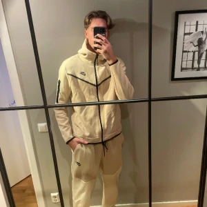 Nike tech fleece - Som ny, storlek L på tröjan, xxl byxor