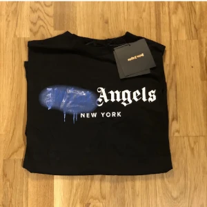 Palm Angels t-shirt - Köpt: Fått Skick: 10/10 Skador: Inga 
