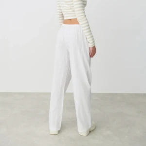 Linne Byxor🙏 - Jätte sköna linne byxor🥰Säljer pga att dom är för små för mig💕